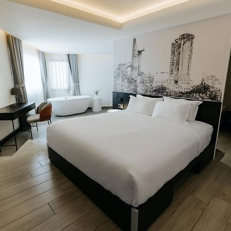 The Concept Hotel- City Center Хошимин Екстериор снимка