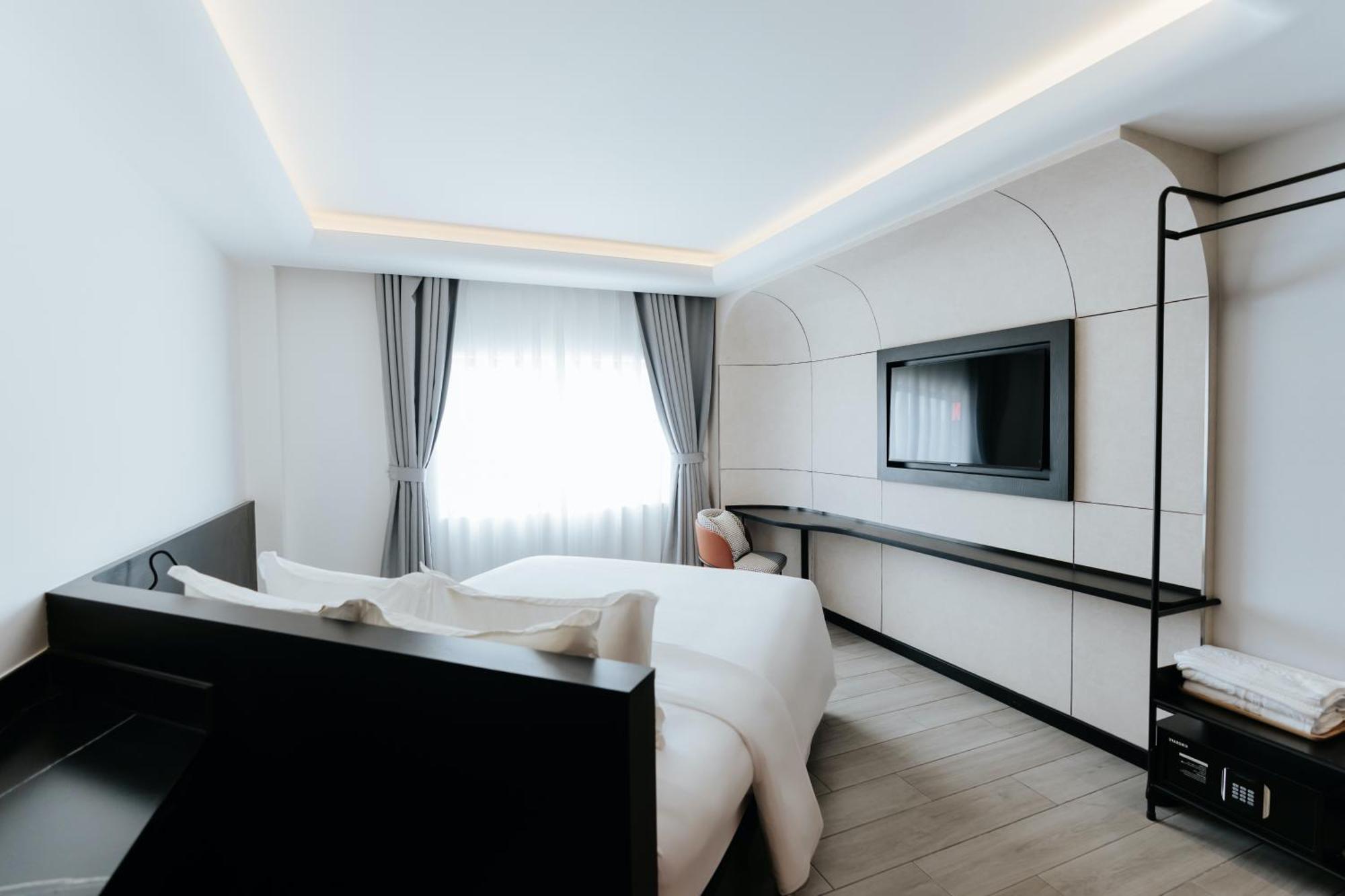 The Concept Hotel- City Center Хошимин Екстериор снимка